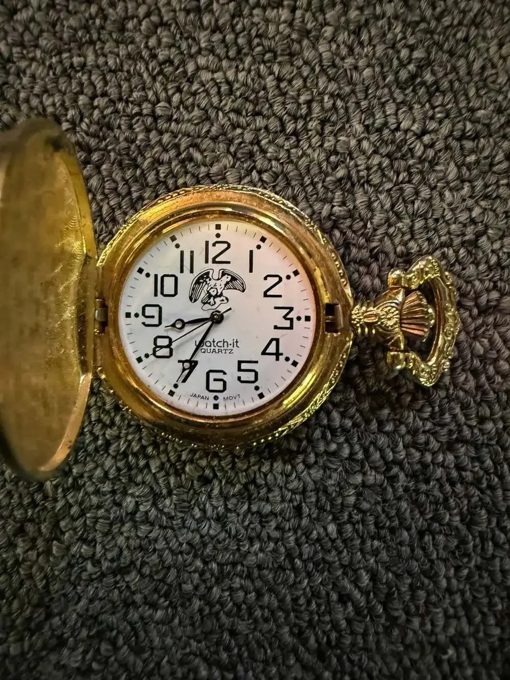 Watch-it Quartz Gold-Tone Eagle Hunting Case Pocket Watch